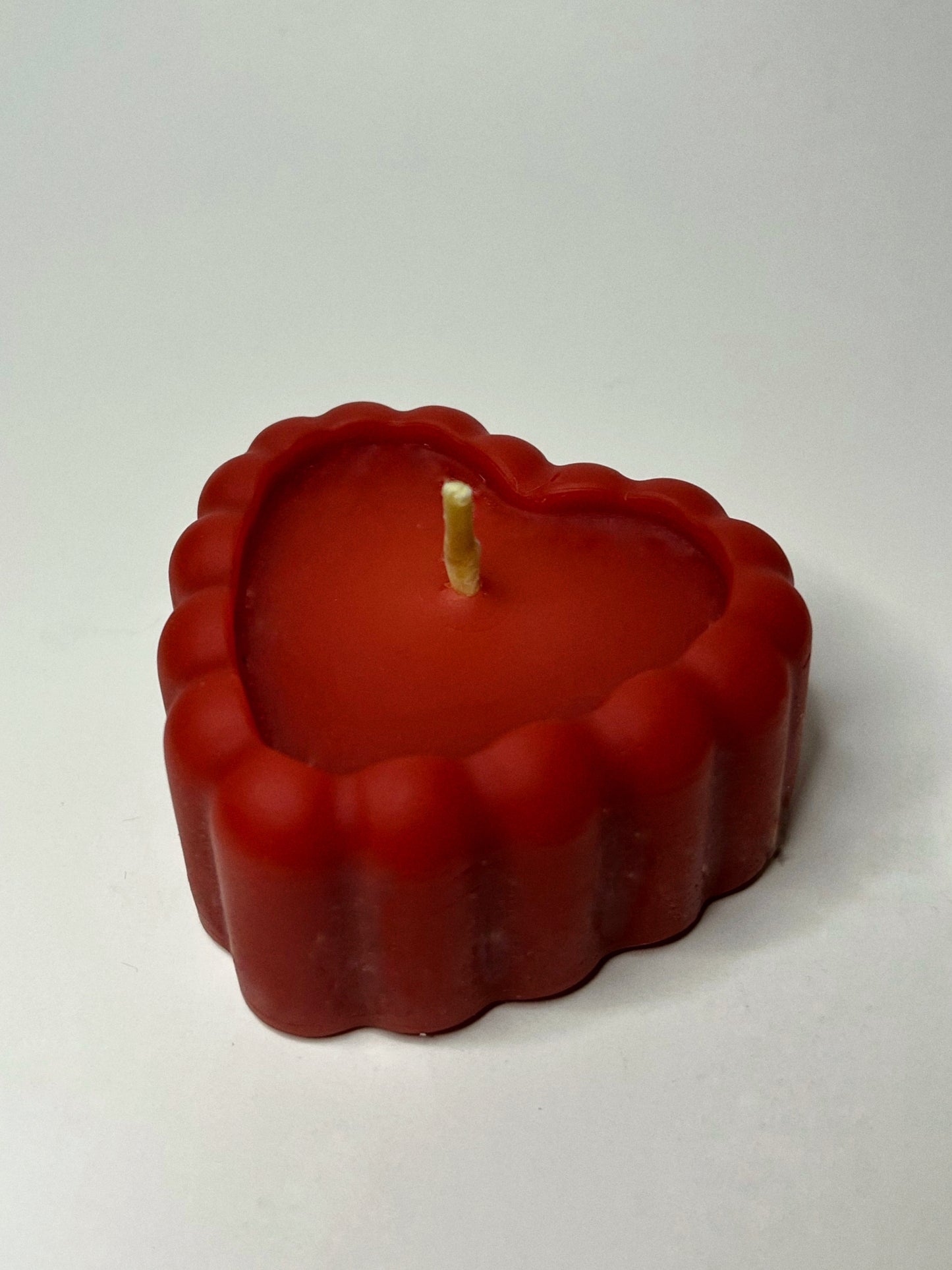 Ribbed Heart candle